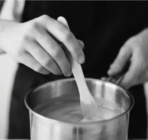 Mariage entre les huiles et les parfums pour fabrication de Bougie Artisanale - Savonnerie Ciergerie d'Art Bain d'étoile